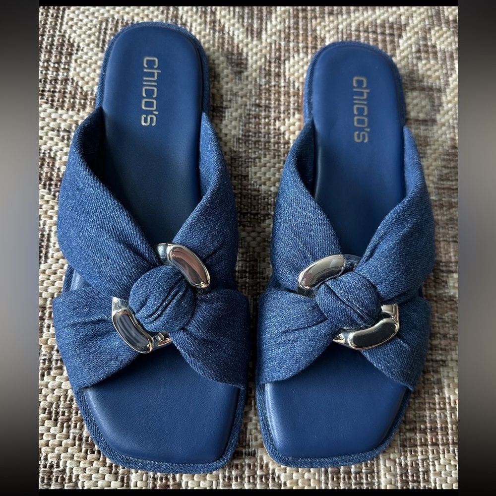 NEW CHICO'S Amore Denim Cross Ring Flat Sandals Sz 8.5 M No Box NWT MSRP $129